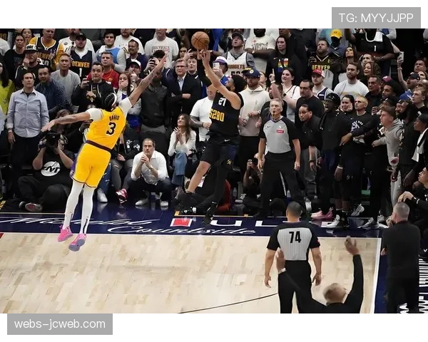 绝杀后的寂静：勒沃库森替补席在最后时刻进球前后的瞬间反应